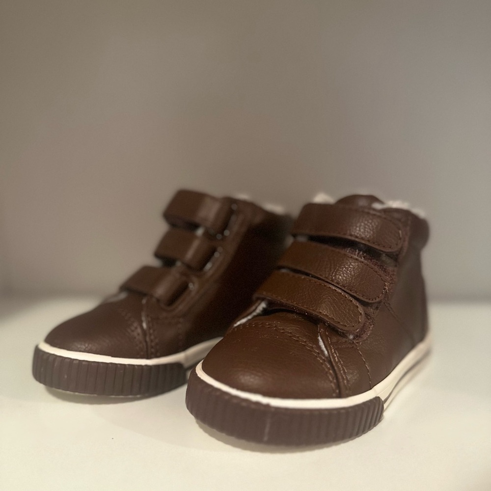 Brown Gymboree boots for baby boys size 7